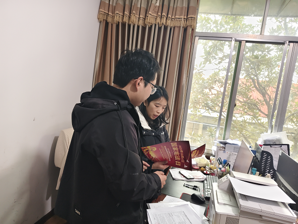 科技賦能法治，服務(wù)惠企便民——雙清區(qū)科工信局開(kāi)展2025年‘政務(wù)公開(kāi)主題日’暨‘12·4’國(guó)家憲法日系列宣傳活動(dòng)